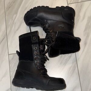 Like new !UGG Black Rugged Winter Boots